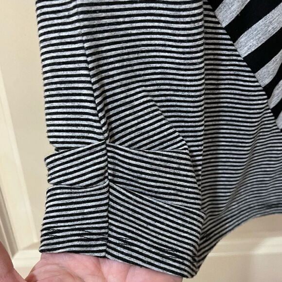 ANTHROPOLOGIE ELLA MOSS Stripe Short Sleeve Tunic Top Black Gray Women’s Small - Picture 4 of 6